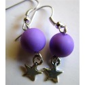 Boucles d'oreilles violettes et étoile argentée