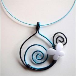 Collier noir et turquoise papillon