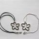 Collier avec pendentif grosse fleur stylisée