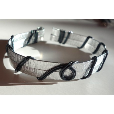 Bracelet en fil alu plat argenté et noir