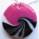 Collier avec pendentif fimo fuchsia, noir, gris et blanc