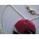 Collier avec pendentif fimo fuchsia, noir, gris et blanc