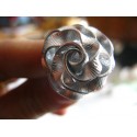 Bague fleur fil alu plat strié