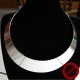 Collier tour de cou argenté (Attention produit non artisanal)
