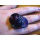 Bague spirales violettes et noires irisées
