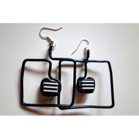 Boucles d'oreilles noires et blanches