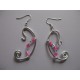 Boucles d'oreilles fil alu argent et petites perles transparentes et fuchsia