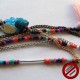 Collier "plumettes" noir ou multicolore (Attention produit non artisanal)