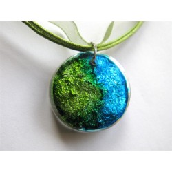 Collier avec pendentif "effet verre turquoise vert et doré"
