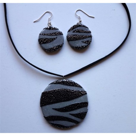 Collier zèbre gris foncé