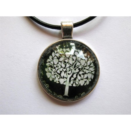 Collier avec pendentif cabochon arbre 2