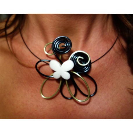 Collier butterfly anis et noir
