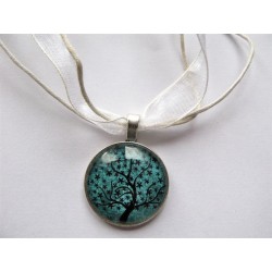 Collier avec pendentif cabochon arbre 11