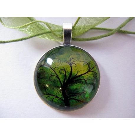 Collier avec pendentif cabochon arbre 22