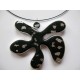 Collier avec pendentif fimo noir feuille d'argent serti alu