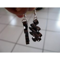 Boucles d'oreilles fil alu plat marron