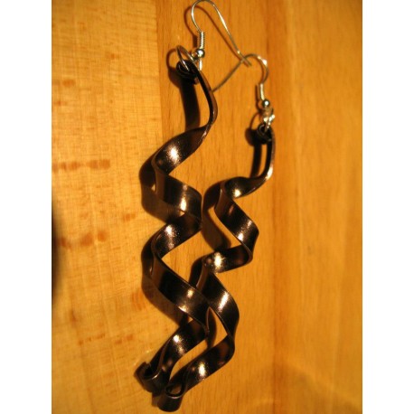 Boucles d'oreilles fil alu plat marron