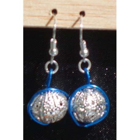 Boucles d'oreilles perle ajourée et fil turquoise