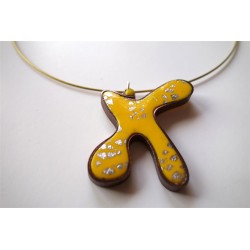Collier "bonhomme" jaune avec feuille d'argent