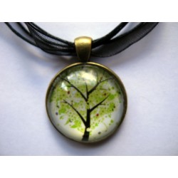 Collier avec pendentif cabochon arbre 10
