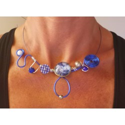 Collier perle de verre bleue et alu couleur argent "Marine"